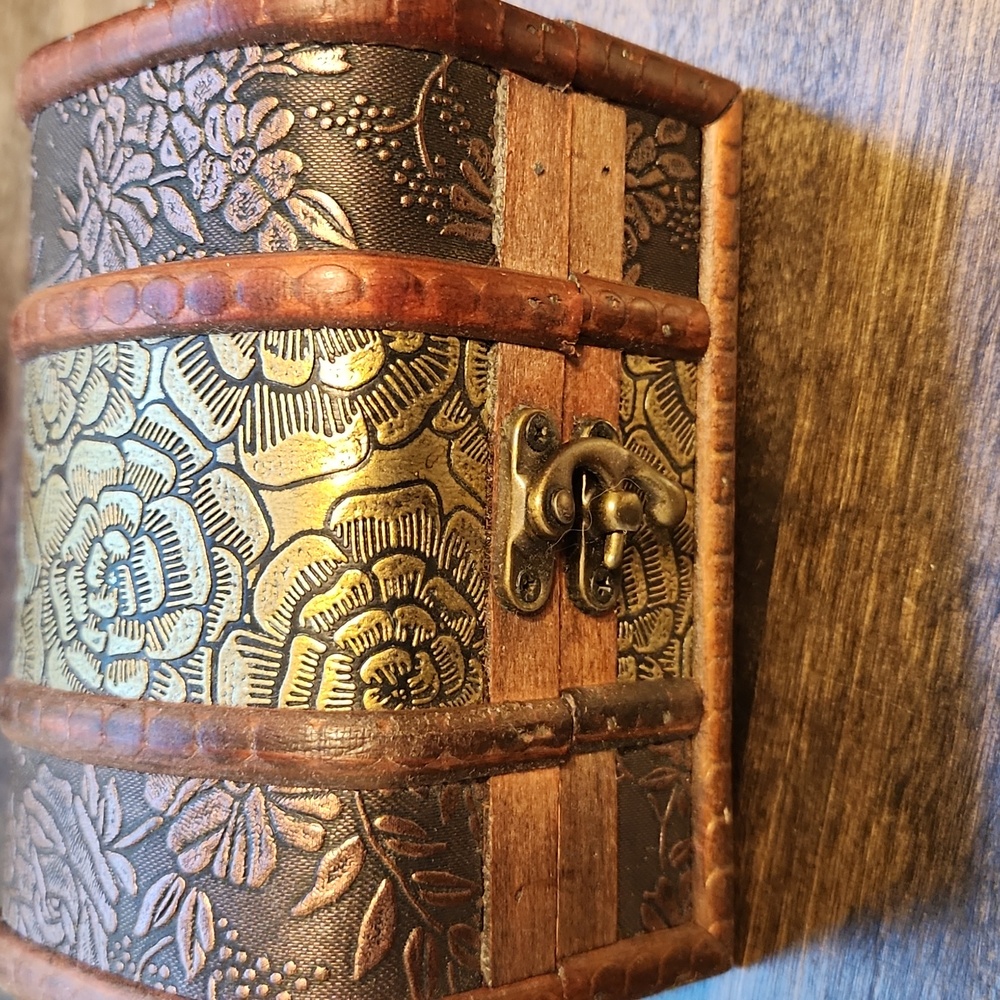 Vintage Style Set Of Decorative Storage Container Chests - Picture 3 of 15